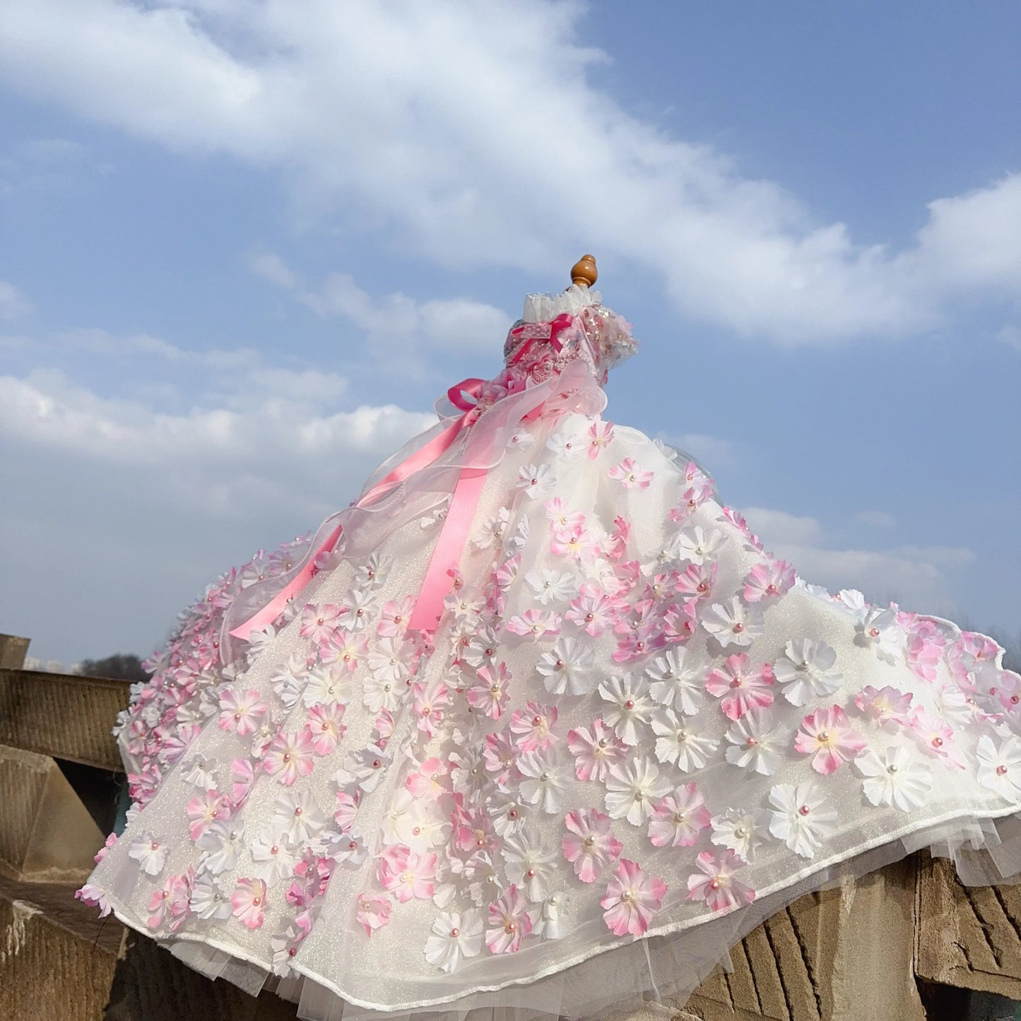 Luxury Pearl 
Pure Handmade Flower Decor Lace Long Tail Princess Dresses