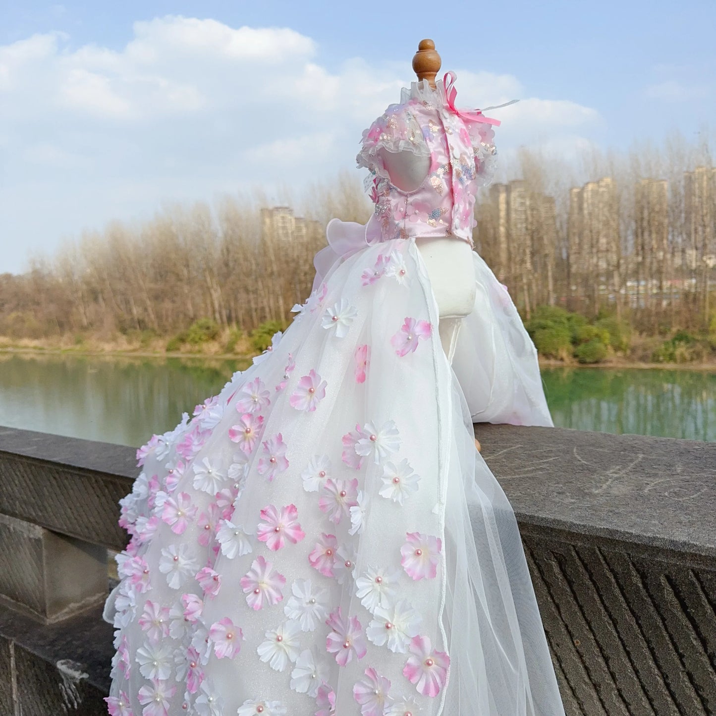 Luxury Pearl 
Pure Handmade Flower Decor Lace Long Tail Princess Dresses