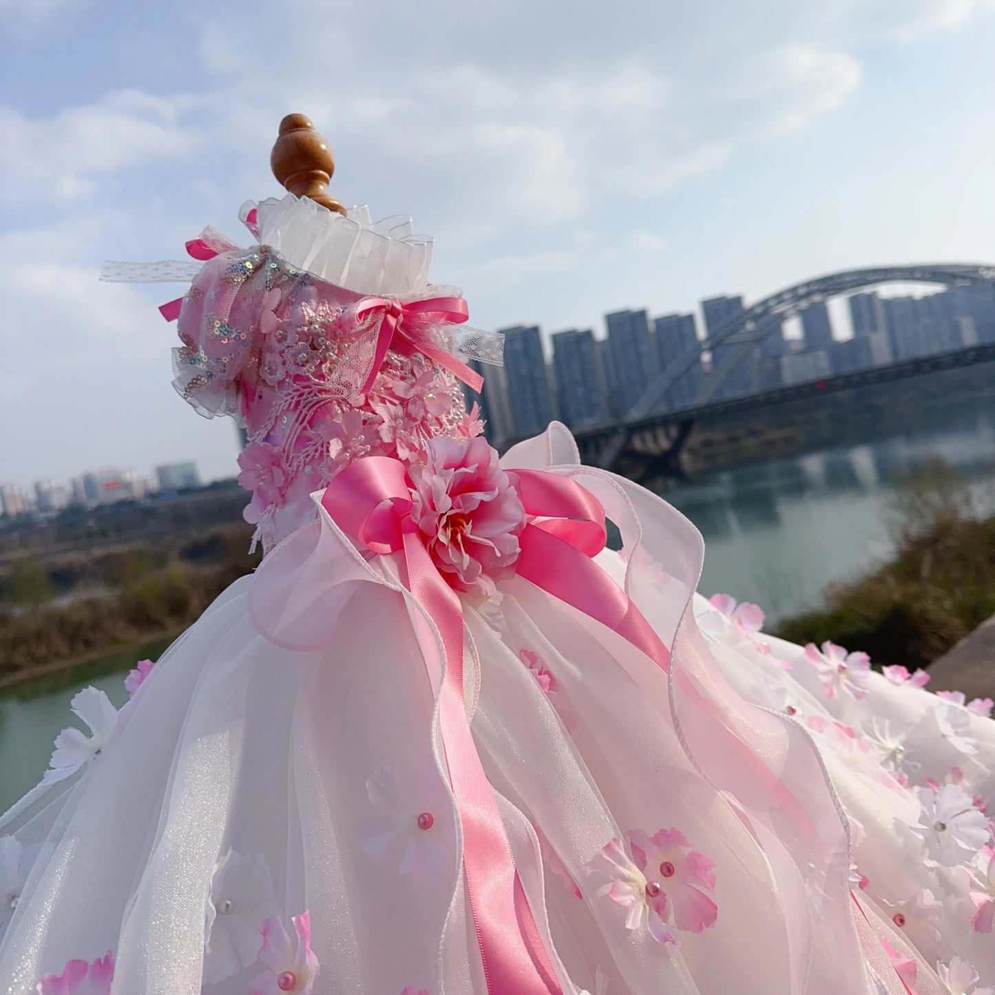 Luxury Pearl 
Pure Handmade Flower Decor Lace Long Tail Princess Dresses