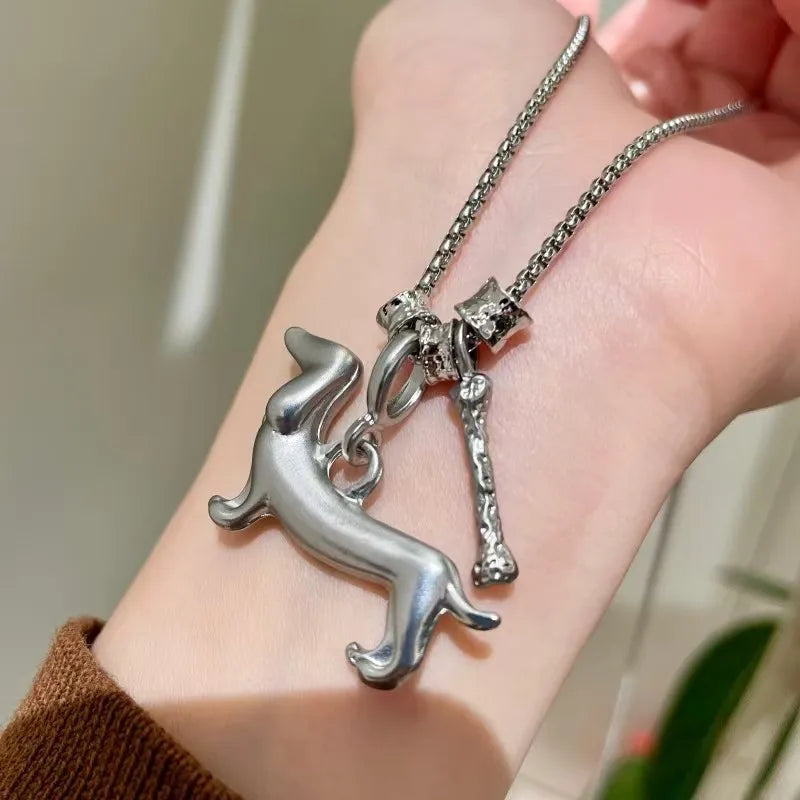 Sweet And Cool Style Metal Dog Bone Pendant Necklace for Women Unique Design Luxury Sensation Sweater Chain Daily Accessory Gift